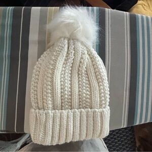 No Label White Cable Knit Winter Beanie